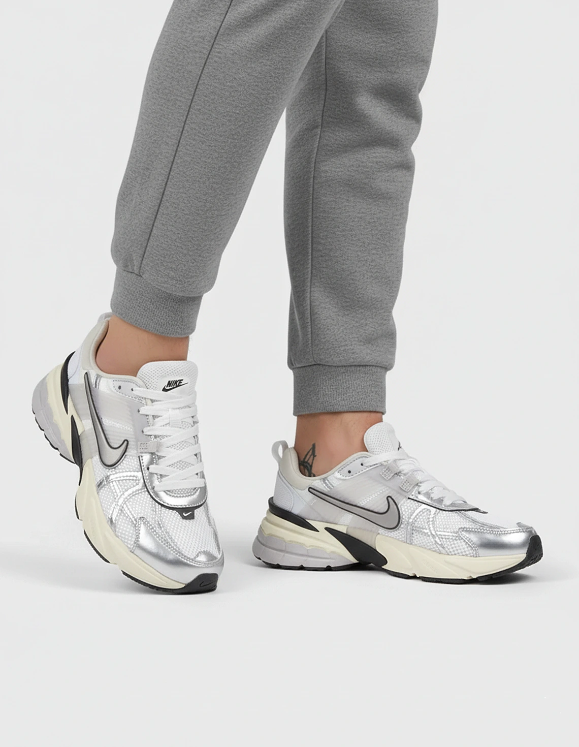 کفش دویدن مردانه نایکی V2K Run M