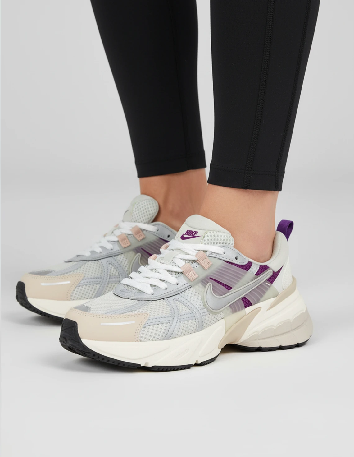 کفش دویدن زنانه نایکی V2K Run W